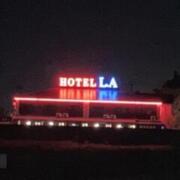LA(エルエー)鶴来店(白山市/ラブホテル)の写真『夜の外観』by まさおJリーグカレーよ