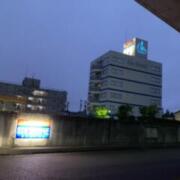 HOTEL BON VOYAGE（ボンボヤージュ）(内灘町/ラブホテル)の写真『夜の外観』by まさおJリーグカレーよ