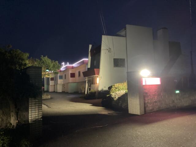 ホテル シャンティ(内灘町/ラブホテル)の写真『夜の外観』by まさおJリーグカレーよ