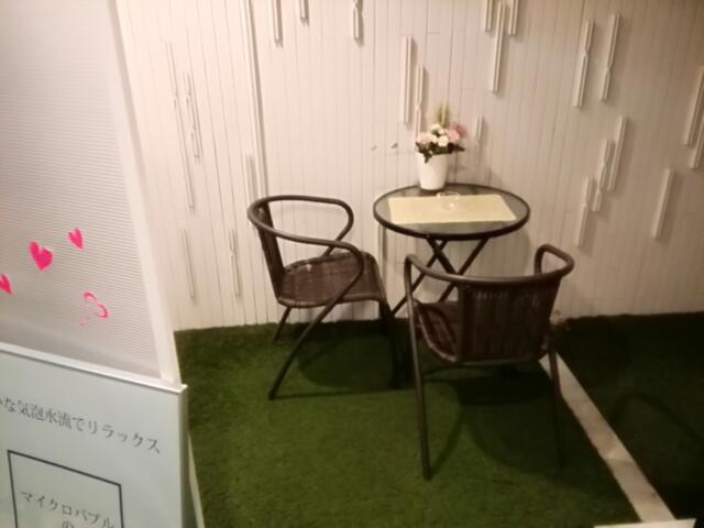 ホテル 星・星・星(キラキラボシ)(横須賀市/ラブホテル)の写真『待ち合い用の椅子です。(203号室利用21,5)』by キジ