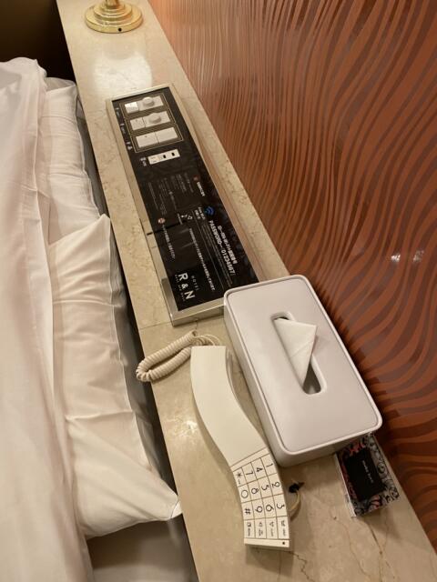 HOTEL R&N（レストアンドネスト）(蕨市/ラブホテル)の写真『206号室(ベッド傍スイッチ、電話)』by こねほ