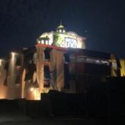ホテル ロコガーデン 小牧(豊山町/ラブホテル)の写真『夜の外観』by まさおJリーグカレーよ