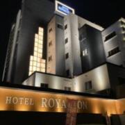 ホテル ロイヤルトン(名古屋市緑区/ラブホテル)の写真『夜の外観』by まさおJリーグカレーよ