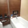 The calm hotel tokyo GOTANDA(品川区/ラブホテル)の写真『503号室　バスルーム。お湯の出が大変良かった。テレビ見れて楽しい。バスタブも洗い場も広いです。』by 愛だけでできている