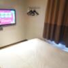 The calm hotel tokyo GOTANDA(品川区/ラブホテル)の写真『503号室　ベッド側からテレビを見たところ。』by 愛だけでできている