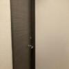 ホテル M by 南の風風力3(沼津市/ラブホテル)の写真『205号室室内入口ドア部屋側』by 一刀流