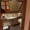 HOTEL 風々(ふふ)(新宿区/ラブホテル)の写真『106号室の洗面台　右にトイレ。鏡が大きい。』by angler