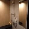 HOTEL 風々(ふふ)(新宿区/ラブホテル)の写真『106号室のシャワー。シャワーヘッドにボタンがあり、これを押さないと湯が出ません。ちょっと戸惑います。』by angler