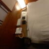 HOTEL 風々(ふふ)(新宿区/ラブホテル)の写真『106号室の枕元。箱の中にゴム２つ。(*^^*)』by angler