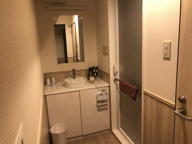 HOTEL Chelsea（チェルシー）(新宿区/ラブホテル)の写真『402号室　洗面所』by クタクタボウイ