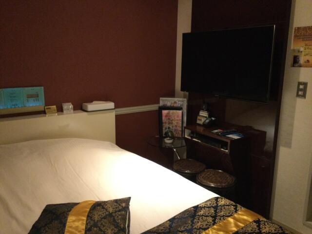 ホテル U(文京区/ラブホテル)の写真『501号室 洗面台から見た室内』by ACB48