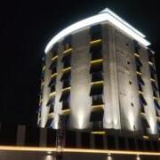 HOTEL SULATA 岐阜羽島(羽島市/ラブホテル)の写真『夜の外観』by キセキと呼ぶ他ない