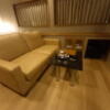 HOTEL 風々(ふふ)(新宿区/ラブホテル)の写真『208号室のソファー周り』by angler