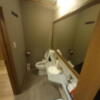 HOTEL 風々(ふふ)(新宿区/ラブホテル)の写真『208号室のシャワーブース側から見た洗面台とトイレ』by angler