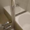 HOTEL Villa Senmei(ヴィラ センメイ）(大田区/ラブホテル)の写真『305号室（浴室シャワー部分は大鏡あり。ヘッドは壁向き）』by 格付屋