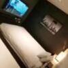 555MOTEL GOTEMBA(御殿場市/ラブホテル)の写真『寝室にもTVはあります。(21号室利用21,5)』by キジ