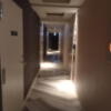 HOTEL KARUTA 赤坂(港区/ラブホテル)の写真『４階廊下　おしゃれです。』by angler