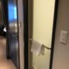 ホテルモアナ(新宿区/ラブホテル)の写真『507号室　浴室ドア　奥にトイレドア』by hello_sts