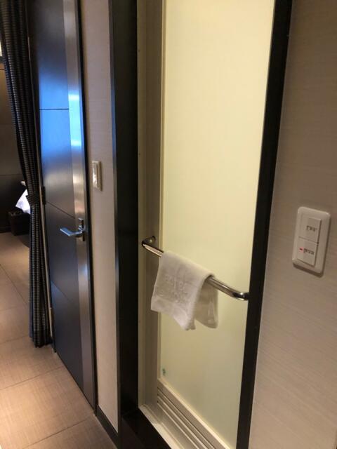 ホテルモアナ(新宿区/ラブホテル)の写真『507号室　浴室ドア　奥にトイレドア』by hello_sts