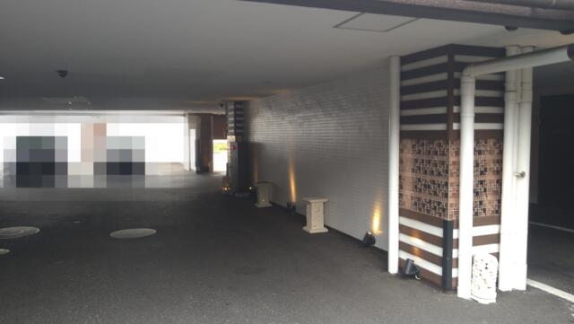 HOTEL GRASSINO URBAN RESORT(立川市/ラブホテル)の写真『駐車場　多くの車が止められます』by どらねこどらどら