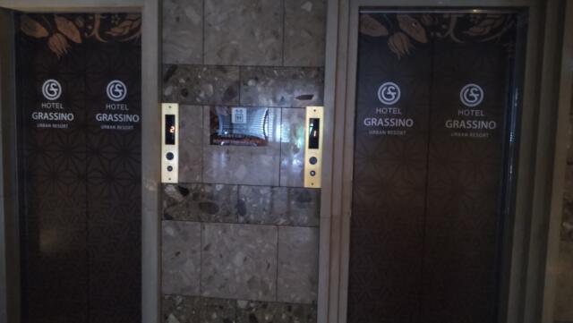 HOTEL GRASSINO URBAN RESORT(立川市/ラブホテル)の写真『1階エレベーターホール　フロントは2階』by どらねこどらどら