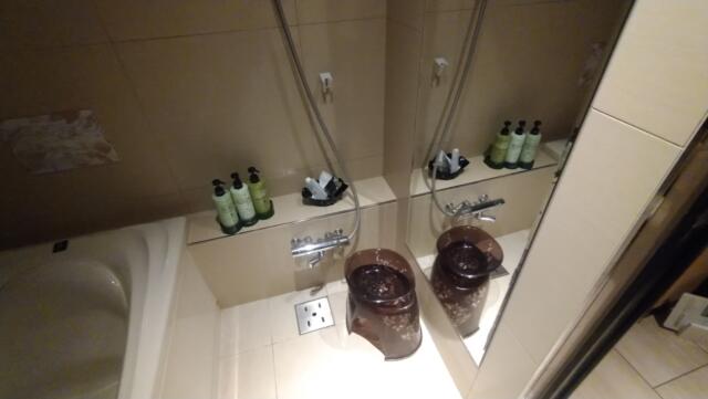 HOTEL GRASSINO URBAN RESORT(立川市/ラブホテル)の写真『410号室　浴室、洗い場』by どらねこどらどら