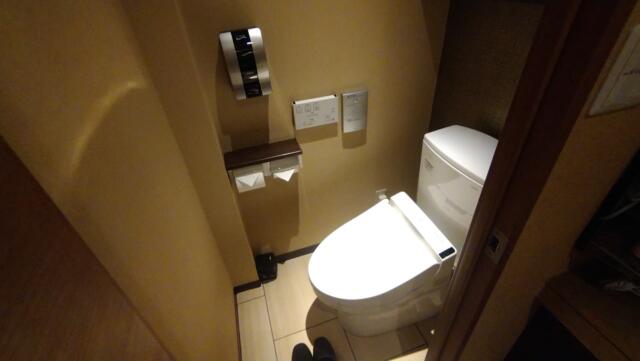 HOTEL GRASSINO URBAN RESORT(立川市/ラブホテル)の写真『410号室　トイレ』by どらねこどらどら