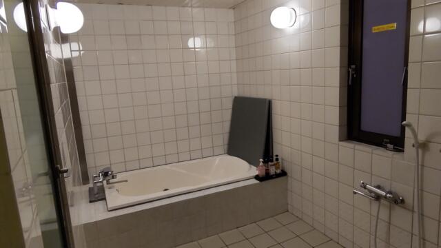 HOTEL MiNT(ミント)(羽島市/ラブホテル)の写真『201号室　浴室』by キセキと呼ぶ他ない