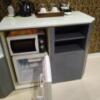 SARA五反田(品川区/ラブホテル)の写真『303号室 食器類、ポット、電子レンジ、持ち込み用冷蔵庫』by なめろう