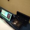 SARA五反田(品川区/ラブホテル)の写真『ベッド頭上のタッチパネル、仲良くなる為の輪っか、黒い箱に入った真っ黒な電動マッサージ機』by なめろう