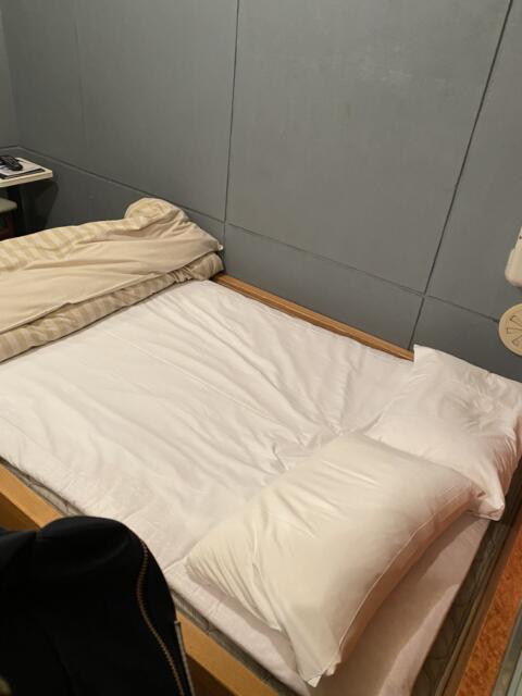 サザンクロス(新宿区/ラブホテル)の写真『302号室(ベッド頭から)』by こねほ