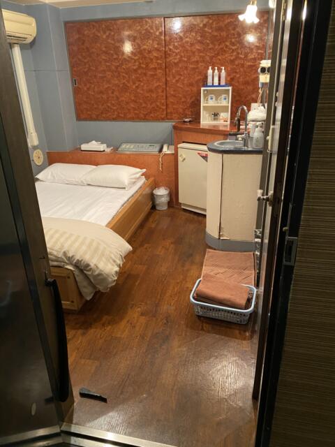 サザンクロス(新宿区/ラブホテル)の写真『302号室(入口から室内)』by こねほ