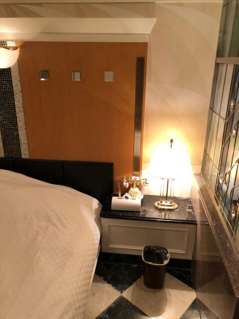 HOTEL TIFFARD（ティファード）(新宿区/ラブホテル)の写真『513号室、ベッドサイド』by かとう茨城47