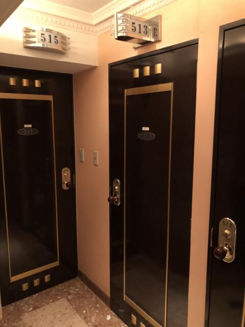 HOTEL TIFFARD（ティファード）(新宿区/ラブホテル)の写真『513号室、ドア前』by かとう茨城47