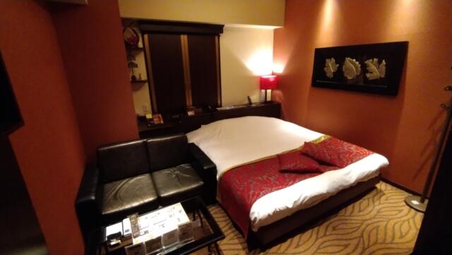 HOTEL GRASSINO URBAN RESORT(立川市/ラブホテル)の写真『211号室　ベッドルーム、扉からの眺め』by どらねこどらどら