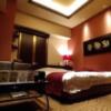HOTEL GRASSINO URBAN RESORT(立川市/ラブホテル)の写真『211号室　ベッドルーム、高い天井で落ち着いた雰囲気』by どらねこどらどら
