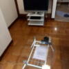 ペリカン(渋谷区/ラブホテル)の写真『406号室のテーブルとテレビ』by angler