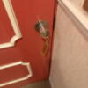 ペリカン(渋谷区/ラブホテル)の写真『406号室のドアと鍵』by angler