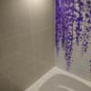 HOTEL KARUTA 赤坂(港区/ラブホテル)の写真『601号室（浴室入口横から奥方向）』by 格付屋