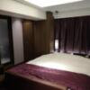 HOTEL KARUTA 赤坂(港区/ラブホテル)の写真『601号室（入口横から部屋奥方向）』by 格付屋