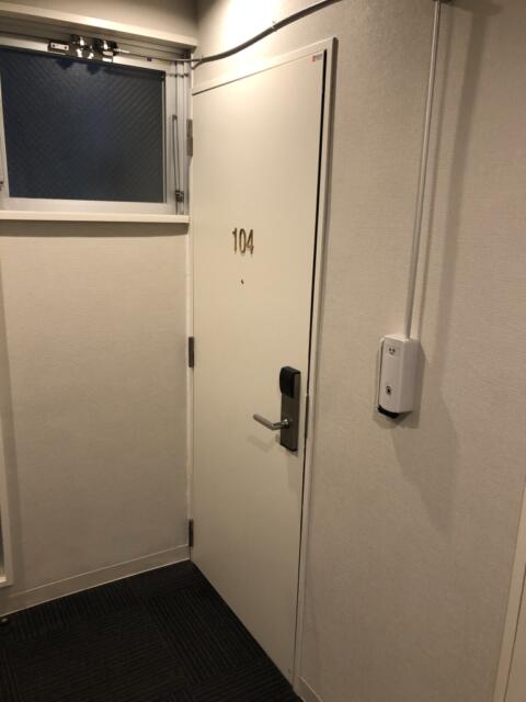 ホテル大山(新宿区/ラブホテル)の写真『104号室、ドア前』by かとう茨城47
