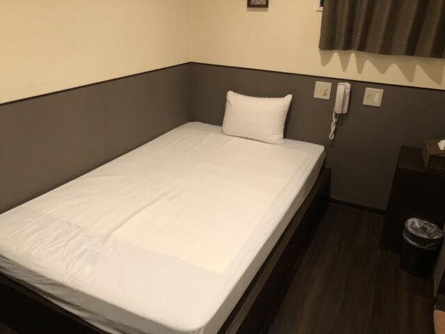 HOTEL グランフォート(新宿区/ラブホテル)の写真『202号室　ベッド』by クタクタボウイ