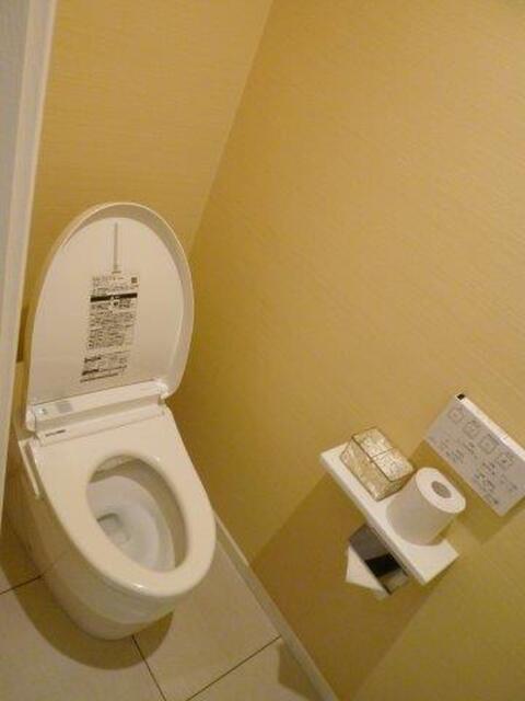 HOTEL REFRAIN(リフレイン)(豊島区/ラブホテル)の写真『402号室（トイレ）』by 格付屋