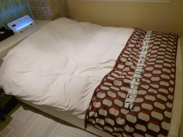 HOTEL REFRAIN(リフレイン)(豊島区/ラブホテル)の写真『402号室（ベッド幅150㎝）』by 格付屋