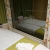 ホテルマーブル(品川区/ラブホテル)の写真『304号室、ベッド、右側はミラーです』by ビデ三郎