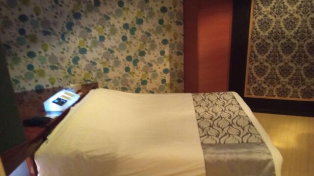 センチュリー(千葉市中央区/ラブホテル)の写真『101号室　ベッド廻り』by K61