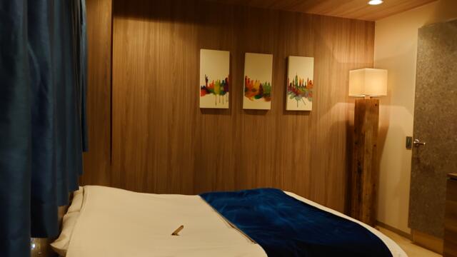 HOTEL 鶯谷倶楽部(台東区/ラブホテル)の写真『2-F号室　入口より室内』by コメダ珈琲