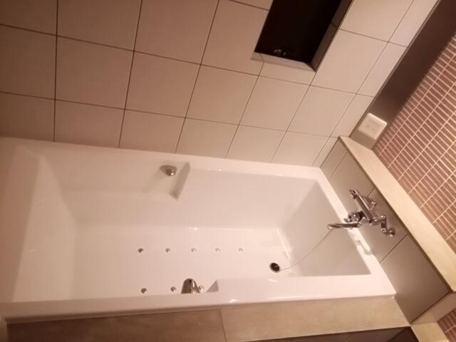 HOTEL現代楽園　大和店(大和市/ラブホテル)の写真『43号室、浴槽です。(21,6)』by キジ