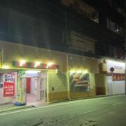 レンタルルーム レストイン24 一番町店(仙台市青葉区/ラブホテル)の写真『夜の建物入口』by まさおJリーグカレーよ