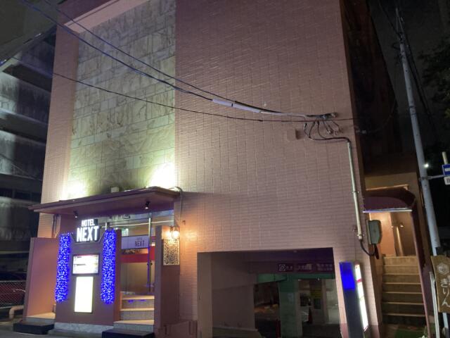 hotel NEXT（ネクスト）(仙台市青葉区/ラブホテル)の写真『夜の外観』by まさおJリーグカレーよ